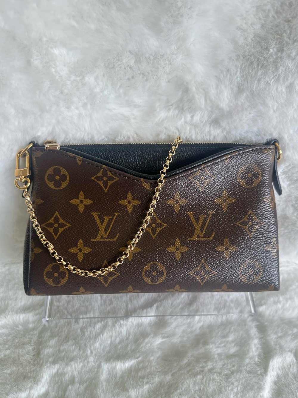 Louis Vuitton Monogram Canvas Shoulder Pallas with Gold Chain - Picture 15 of 15